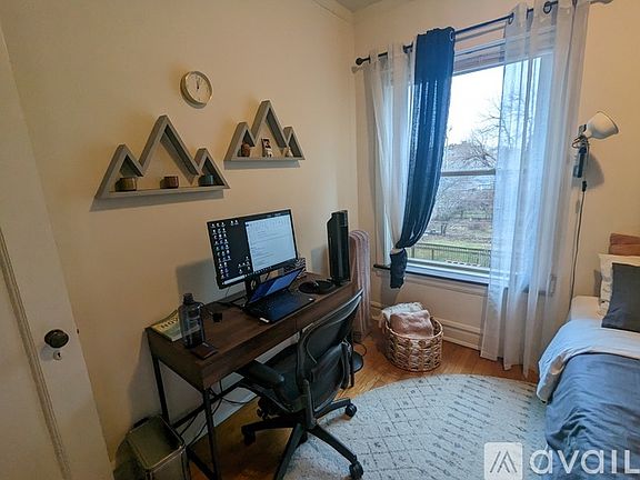 4th image of 1923 W Argyle St #2