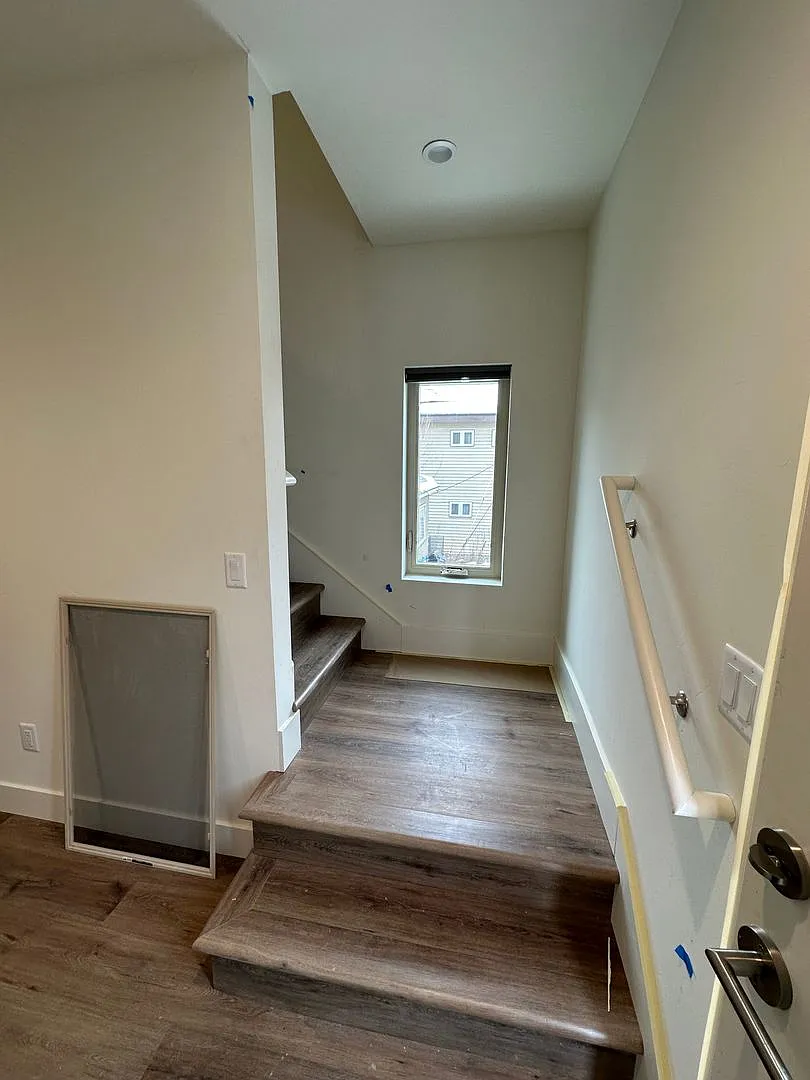 405 Laurel — Photo 4