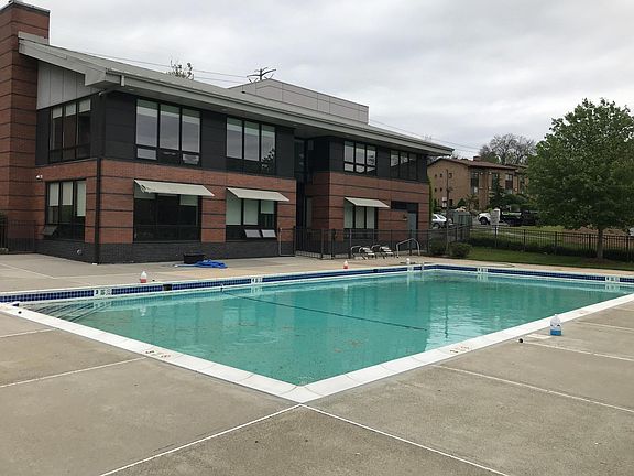 3rd image of 8 Brevoort Dr APT 1B
