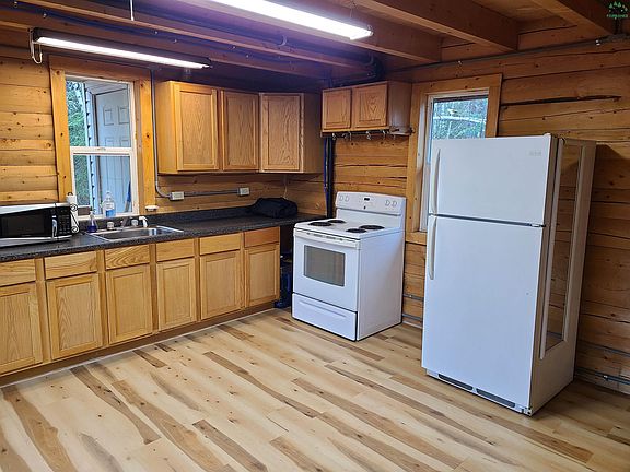 4th image of 787 Capricorn St