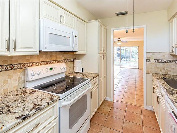 4th image of 700 Melrose Ave APT G3