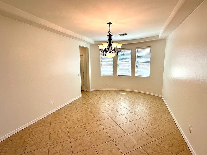 4261 N 180th Ln — Photo 3
