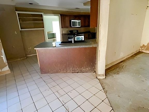3rd image of 1504 Roswell St