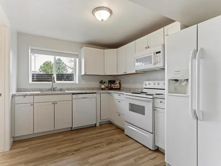 2569 N 2900 E — Photo 2