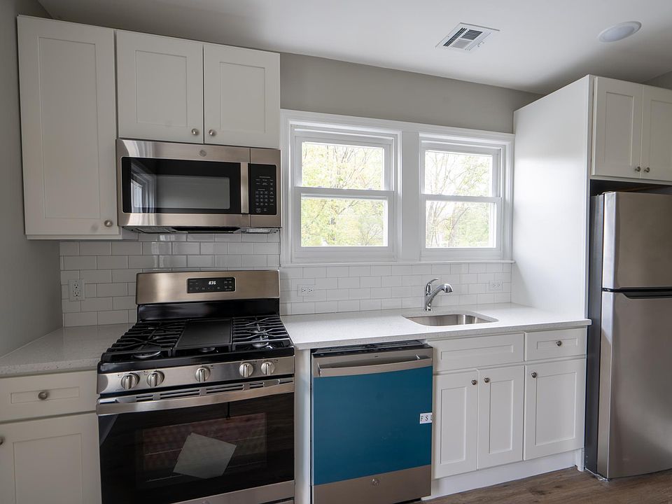 1st image of 31 Gless Ave Floor 2