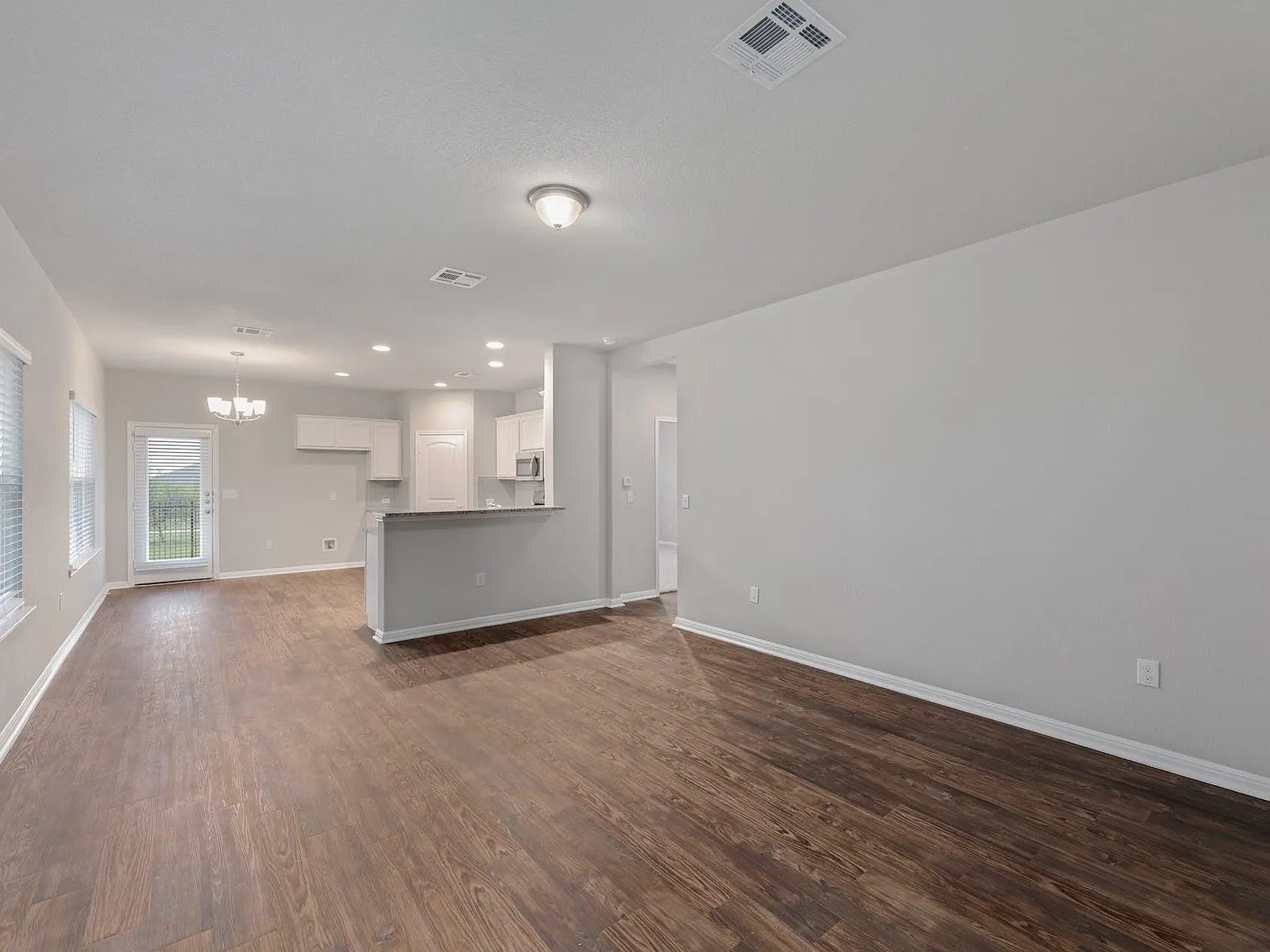 4 bed, 2.5 bath, 2207 sqft, $2,195 — Photo 3