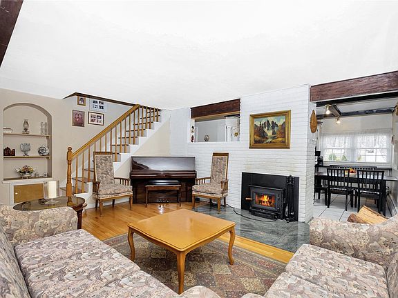 3rd image of 14 Bridge Ln