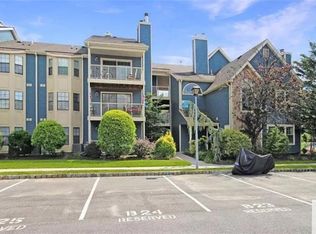 99 Longfield Ct, East Brunswick, NJ 08816