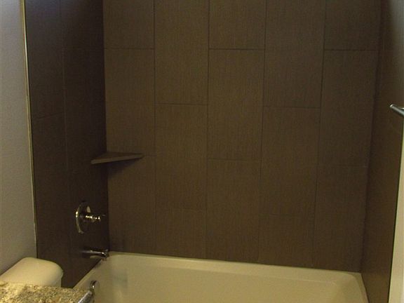 3rd image of 3921 Bobolink Ln