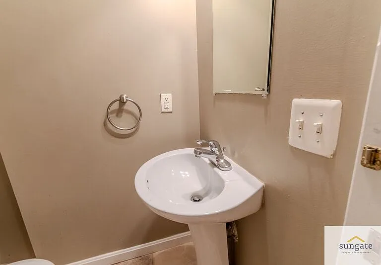 1632 Light St — Photo 16