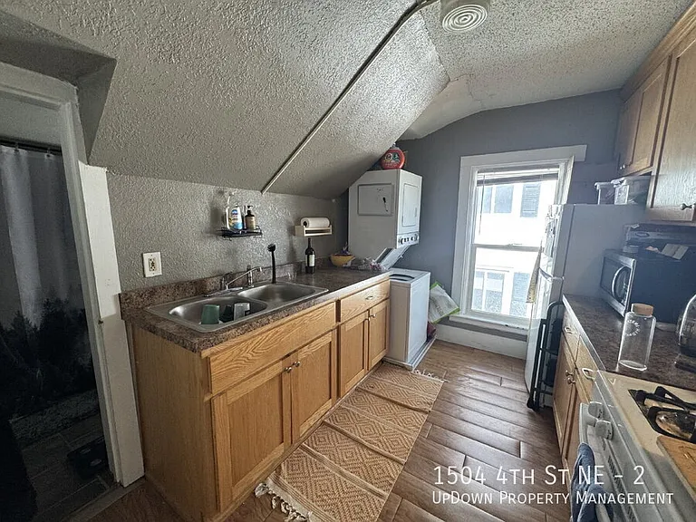 1504 4th St NE #2 — Photo 7