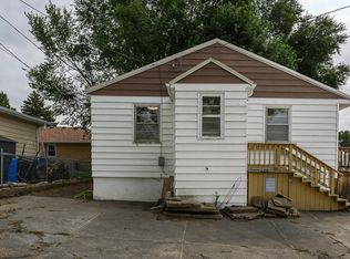 304 8th St NW, Mandan, ND 58554