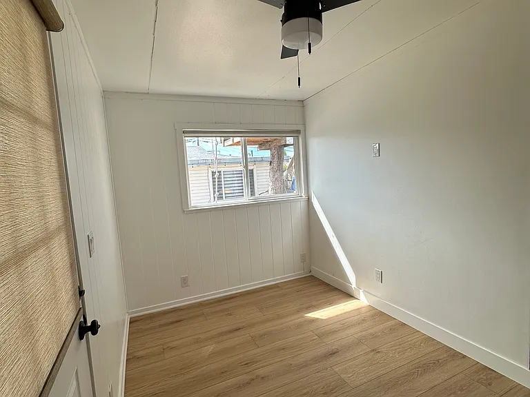 1141 Victor Ave — Photo 8