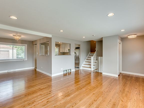 3rd image of 122 N Mayfair Pl