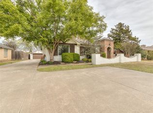 1709 Dorchester Dr, Nichols Hills, OK 73120