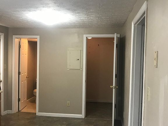 4th image of 418 W Canal St