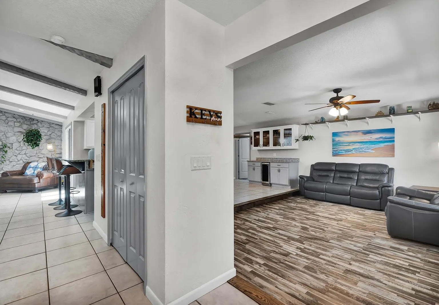 245 Country Circle Dr E — Photo 3