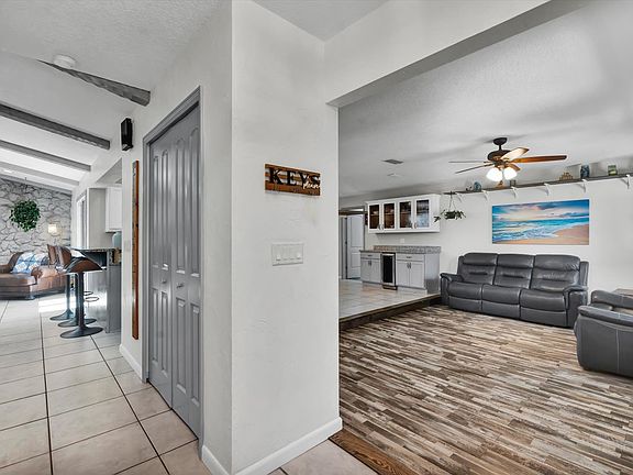 3rd image of 245 Country Circle Dr E