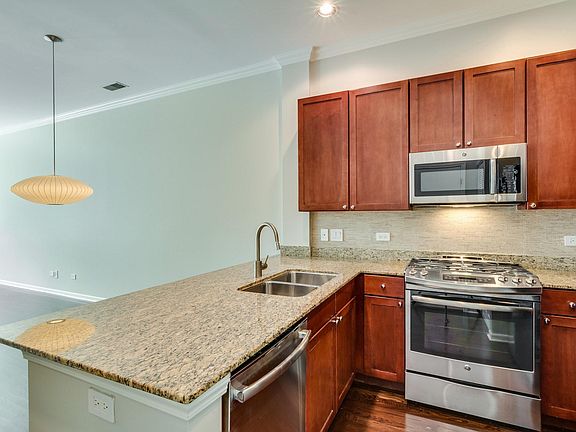 2nd image of 944 N Crosby St