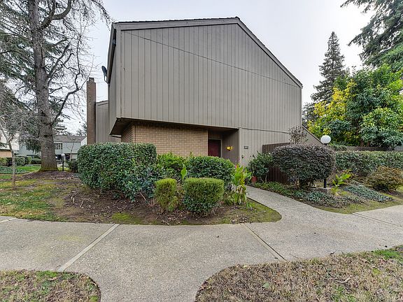5th image of 605 Elmhurst Cir