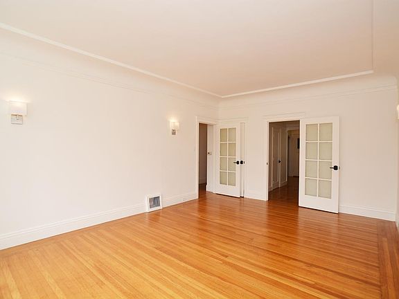 3rd image of 150 Grattan St #1