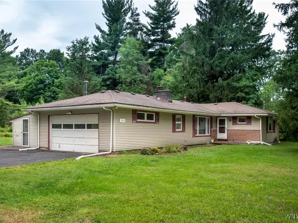 2705 English Rd, Rochester, NY 14616
