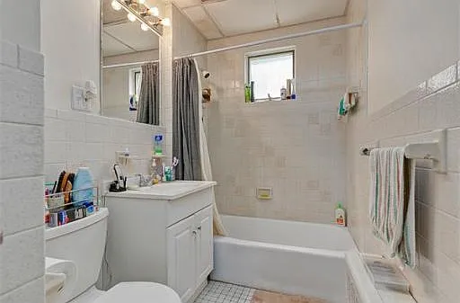 4 bed, 1300 sqft, $850 — Photo 2