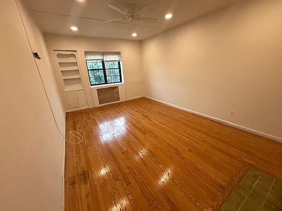 2nd image of 725 Baldwin Ave APT 9
