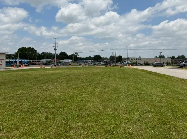E 3rd St #1B, Gentry, AR 72734