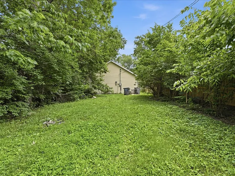 2828 N Gale St — Photo 12