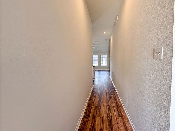 5th image of 3616 Applewood Rd