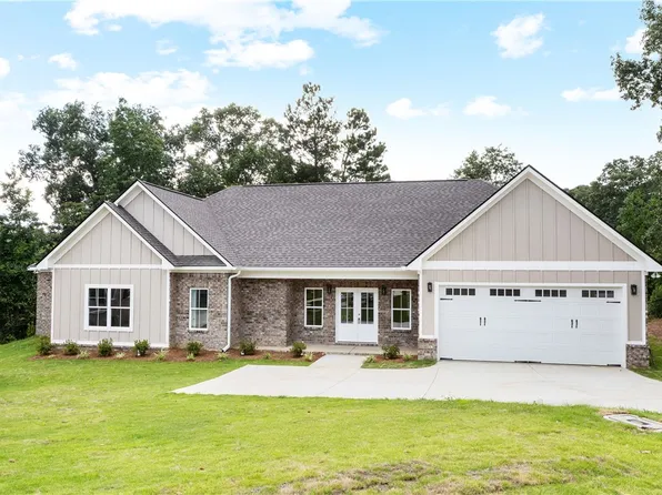 4500 Lakewood Park Dr, Phenix City, AL 36867