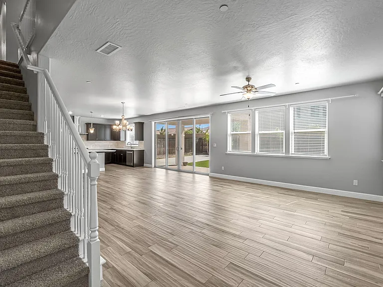 1683 N Ryan Ave — Photo 15