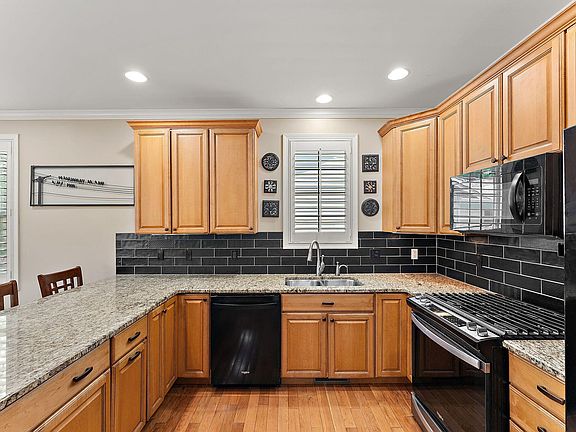 5th image of 2719 White Pine Cir