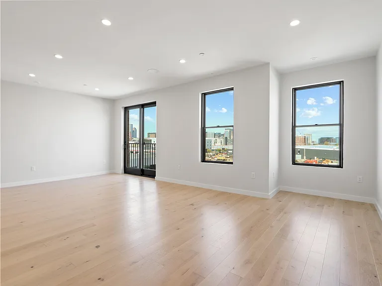 340 W 2nd St #17 — Photo 16