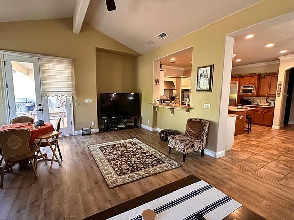 4th image of 1530 E Golden Valley Way