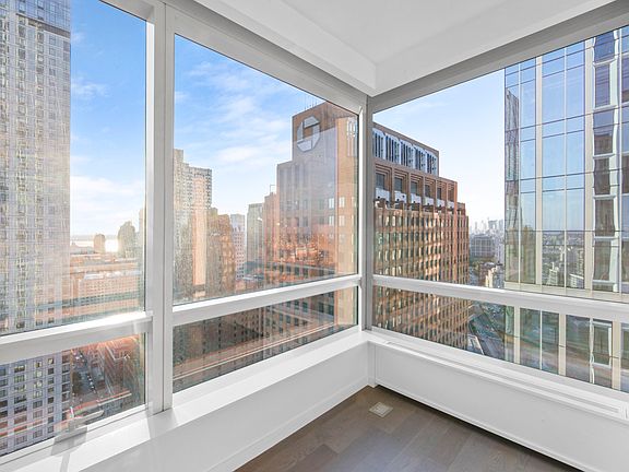 3rd image of 1 City Poin APT 33A