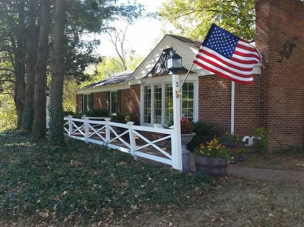 2 Hawthorne Est, Saint Louis, MO 63131
