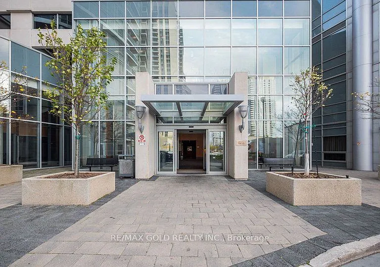 135 Village Green Sq #198 — Photo 3