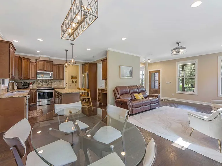8425 Hobhouse Cir — Photo 13