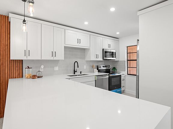 3rd image of 9293 Vista Del Lago #15c