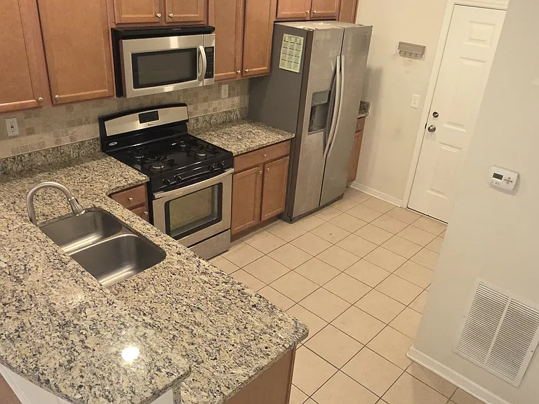 10 Iris Ln #10 — Photo 2