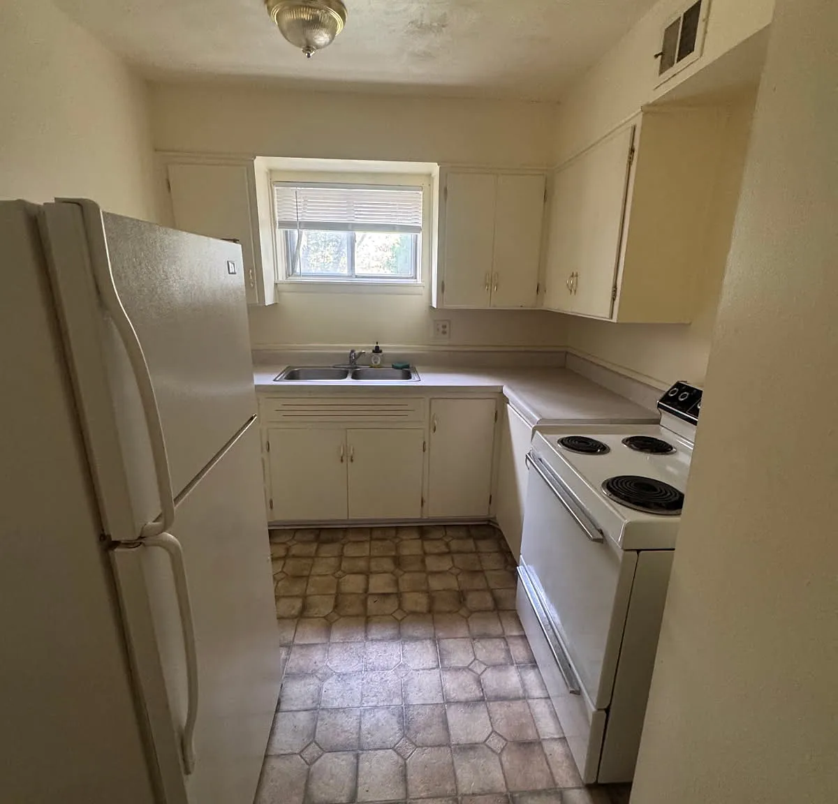 601 S 2nd St — Photo 2