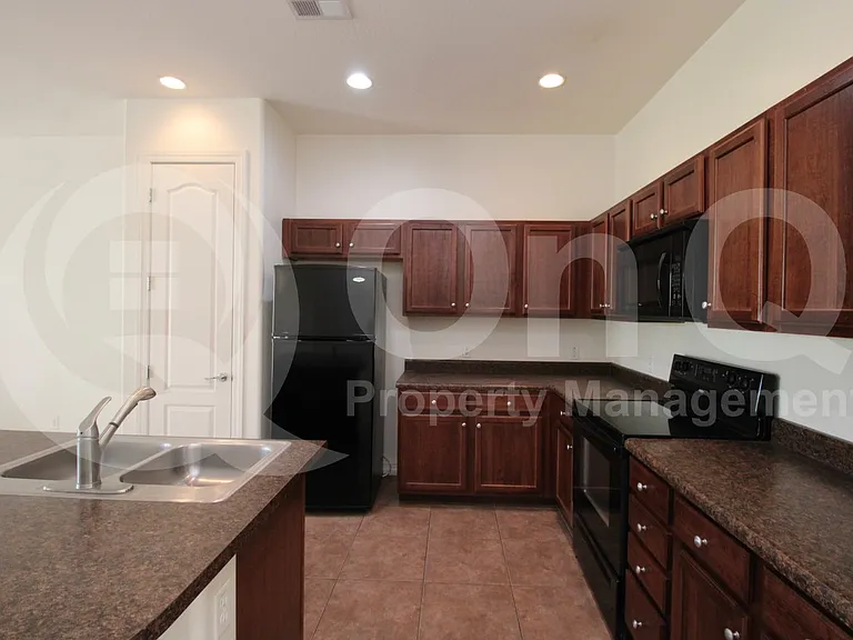 1456 E 9th St #216 — Photo 7
