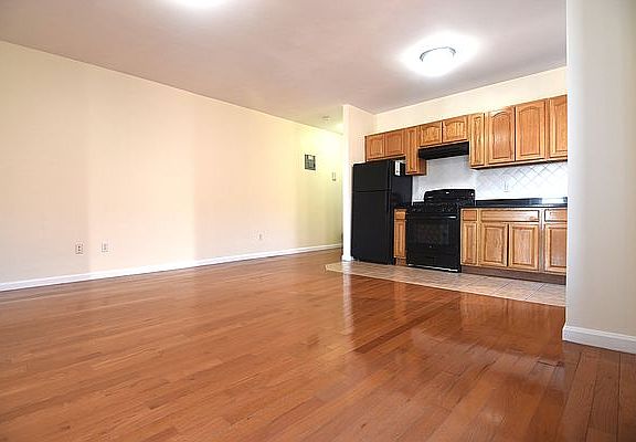 5th image of 465 46th St APT 20