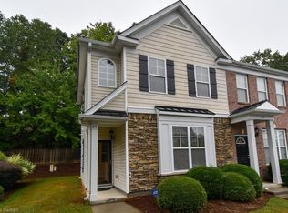 28 Ledgerstone Ln, Greensboro, NC 27407