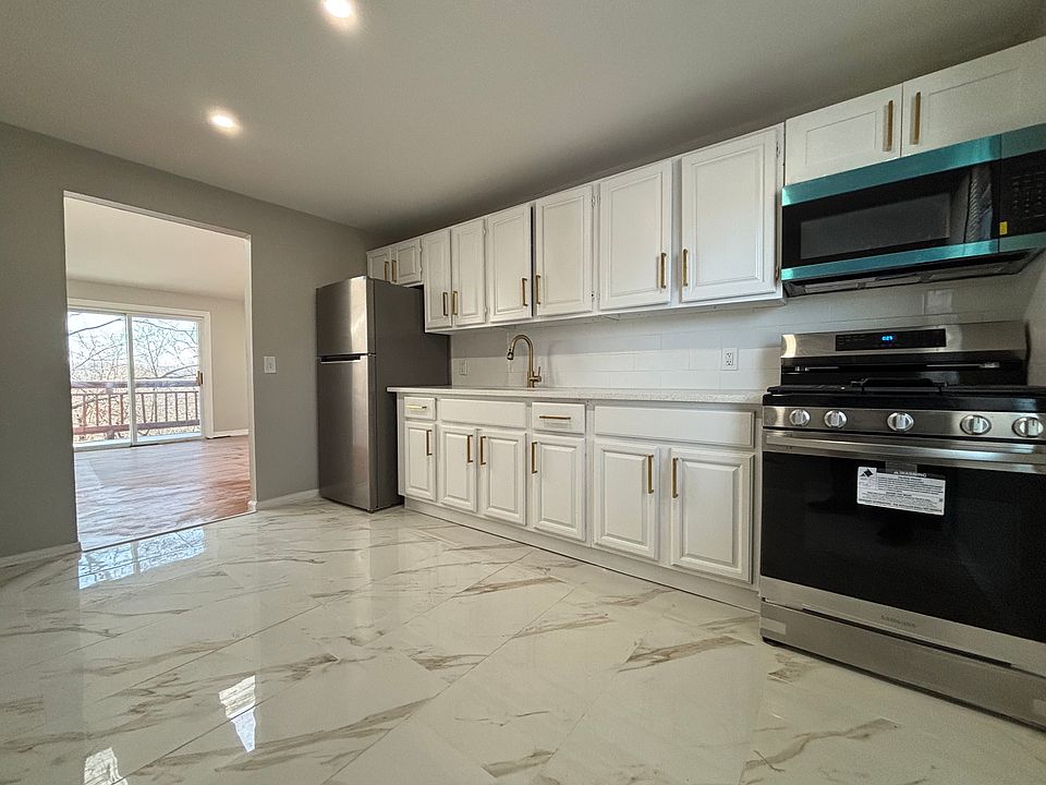 1st image of 210 Burwell St APT 3
