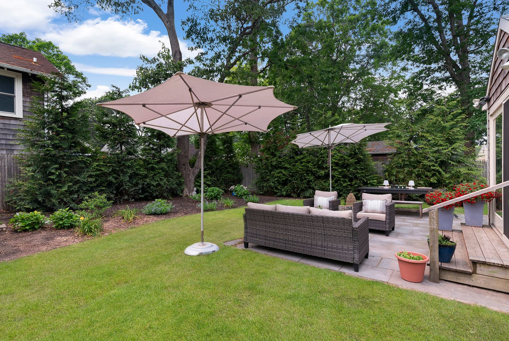  Outdoor lounge