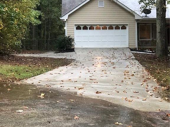 2nd image of 701 Cedar Cir SE