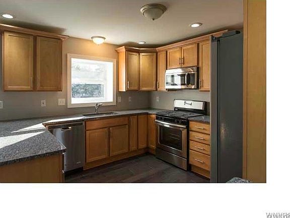 4th image of 142 Shadow Wood Dr
